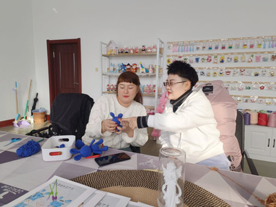 互聯(lián)網(wǎng)賦能巾幗創(chuàng)業(yè) 北大荒名山農(nóng)場工藝品加工引領致富新路